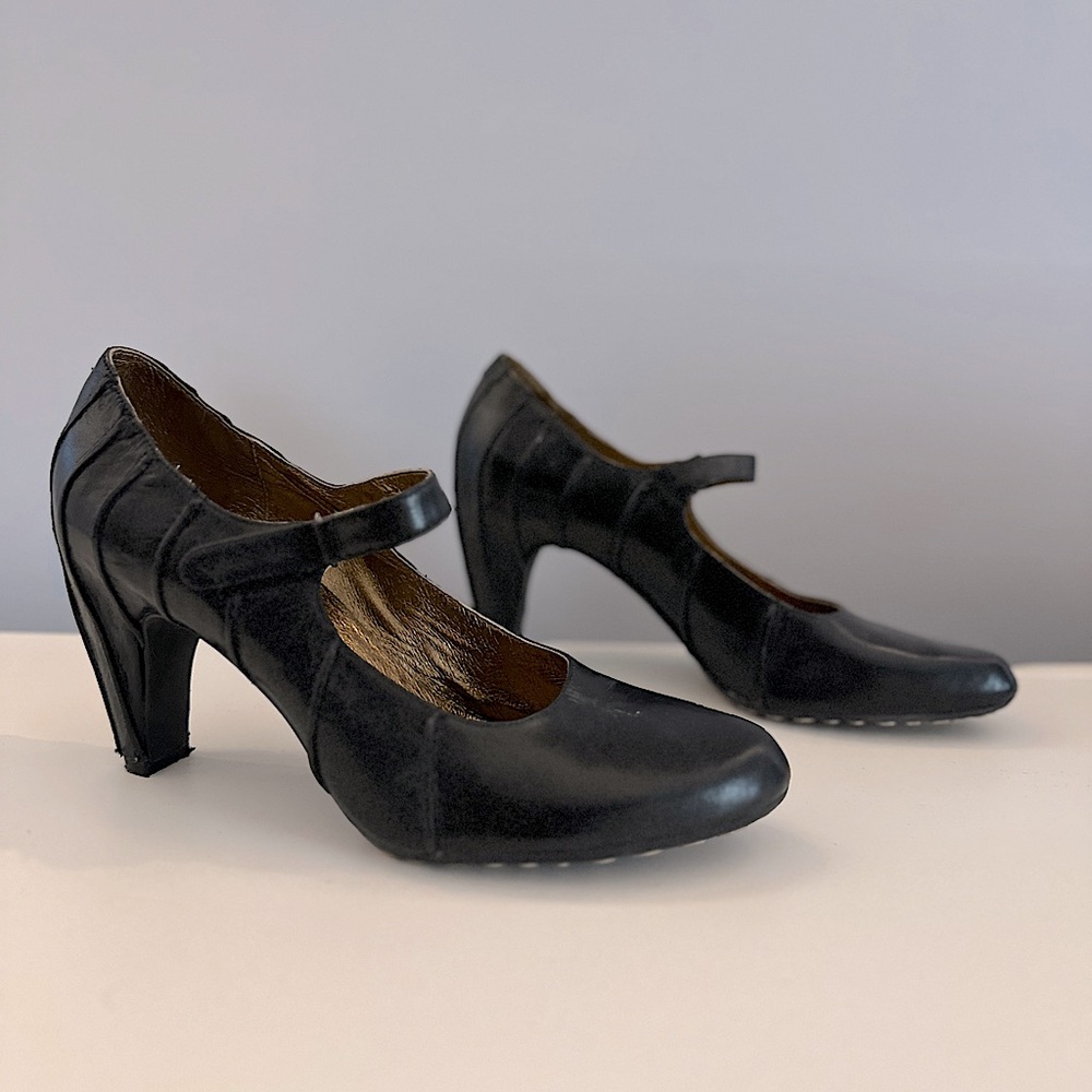 Mary Jane Tsubo size 10 Black heels
